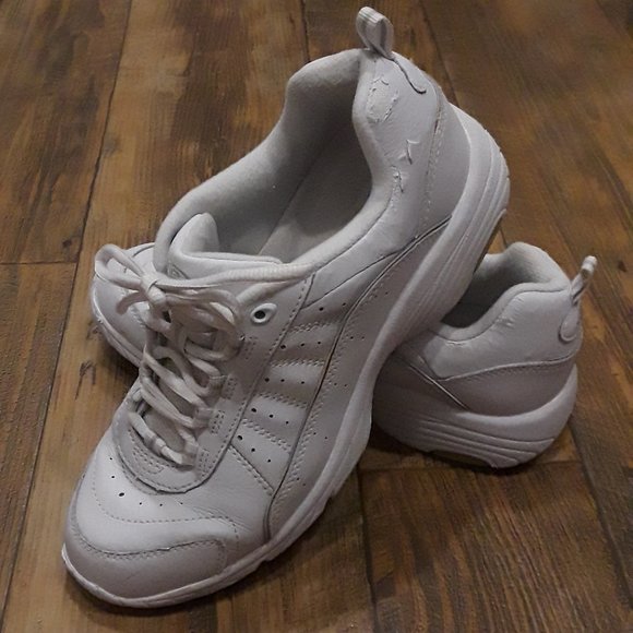 easy tennis shoes
